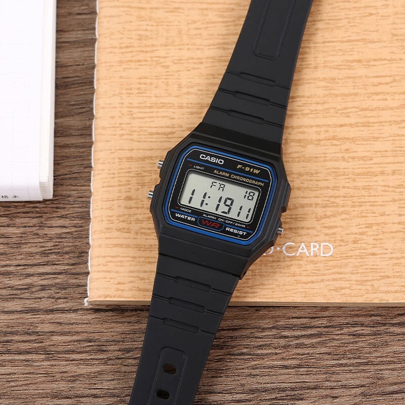 Watch Display Pillow - ساعة يد كاسيو F-91W-1 عصرية بتصميم